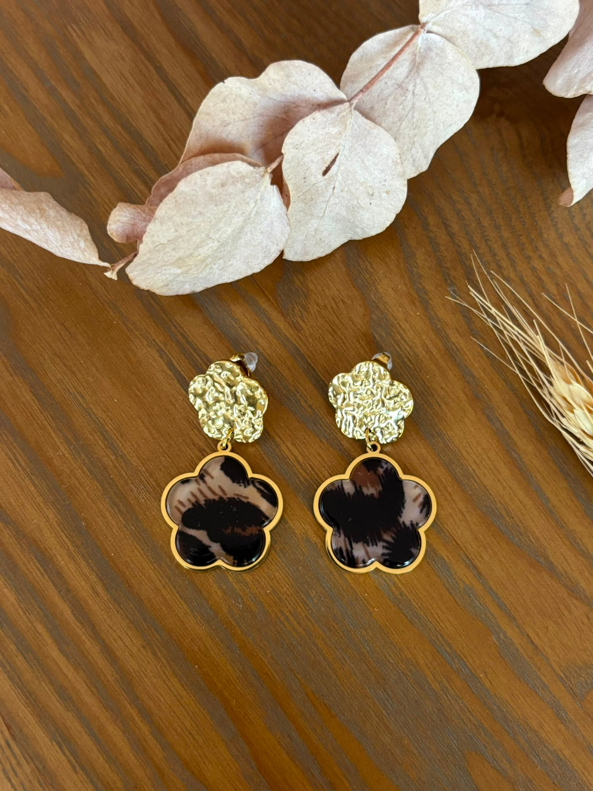 Boucles d’Oreilles Fleur en Résine Marbrée